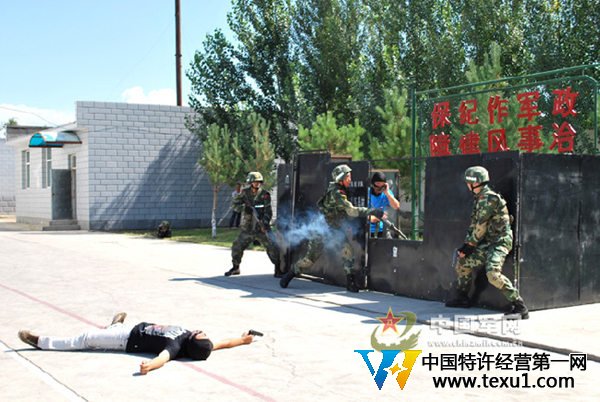 資料圖：邊防官兵正在進行反恐處突實戰演練。