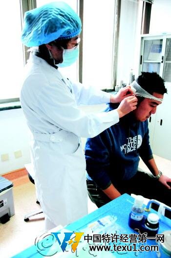 醉漢因瑣事先打鄰居后砍民警被刑拘