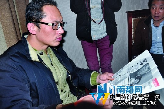 <p>    超期羈押10年后，楊波濤的頭發(fā)已開始稀疏并間有白發(fā)，眼鏡也斷了一條腿。老路 攝</p>