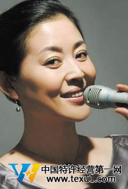 倪萍自曝離開央視原因:左邊董卿、右邊周濤(圖)