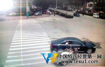 23日中午,陳母被突然噴毒。新京報記者 王瑞鋒 攝