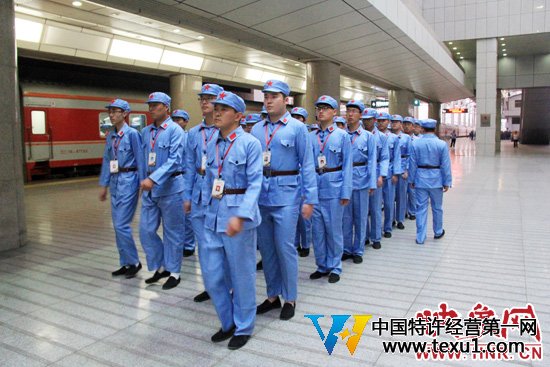 45名“中原驕子”整裝待發。