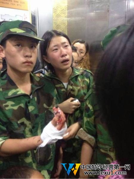 受傷者中不乏女學(xué)生。