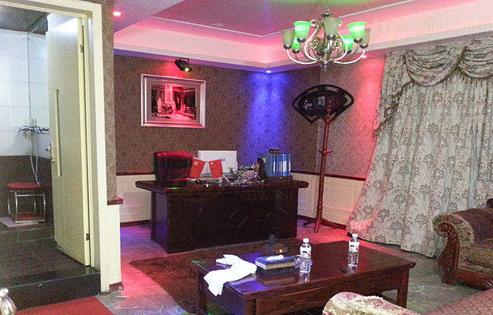 被查涉黃洗浴城內(nèi)的一間包廂