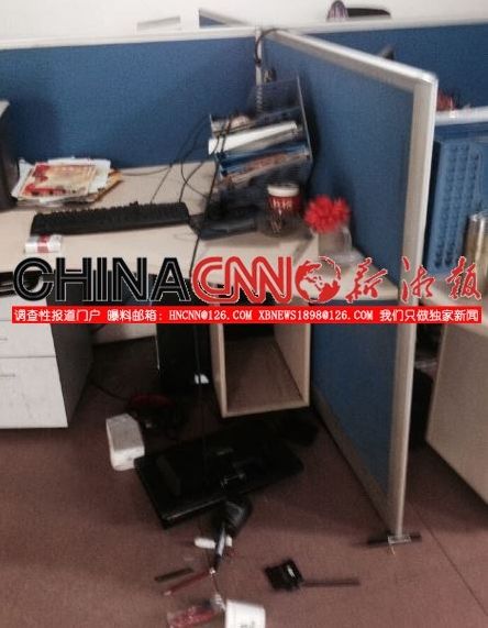 被砸毀的耒陽(yáng)社區(qū)網(wǎng)站辦公電腦。