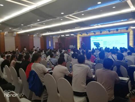 維華商創高級顧問劉明老師赴鄭州分享特許經營五步法