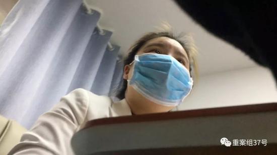 ▲記者被安排前往“星美匯”整形醫院,女醫生端詳幾分鐘后,隨手開出一張4萬余元的整容單。 圖/新京報我們視頻暗訪組