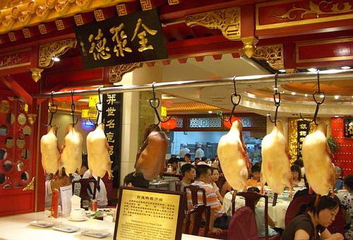 《華夏時報》專訪李維華談賣整鴨干不過賣鴨脖？全聚德陷凈利下滑困境，如何走出北京城